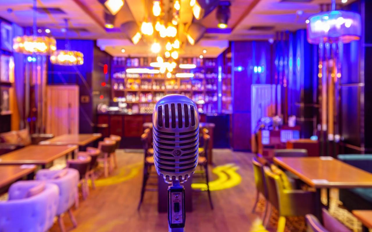 Готель Rixos Borovoe Щучінск Екстер'єр фото A microphone at a karaoke bar