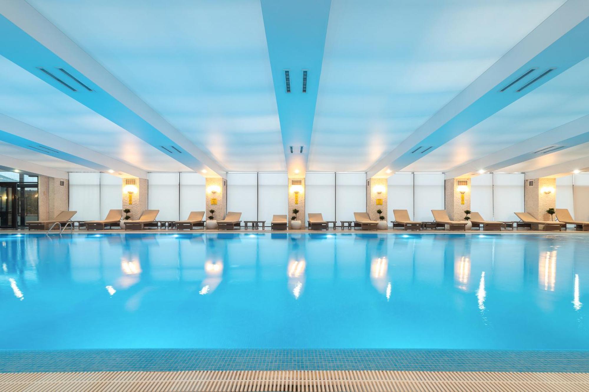 Готель Rixos Borovoe Щучінск Екстер'єр фото The pool at the hotel