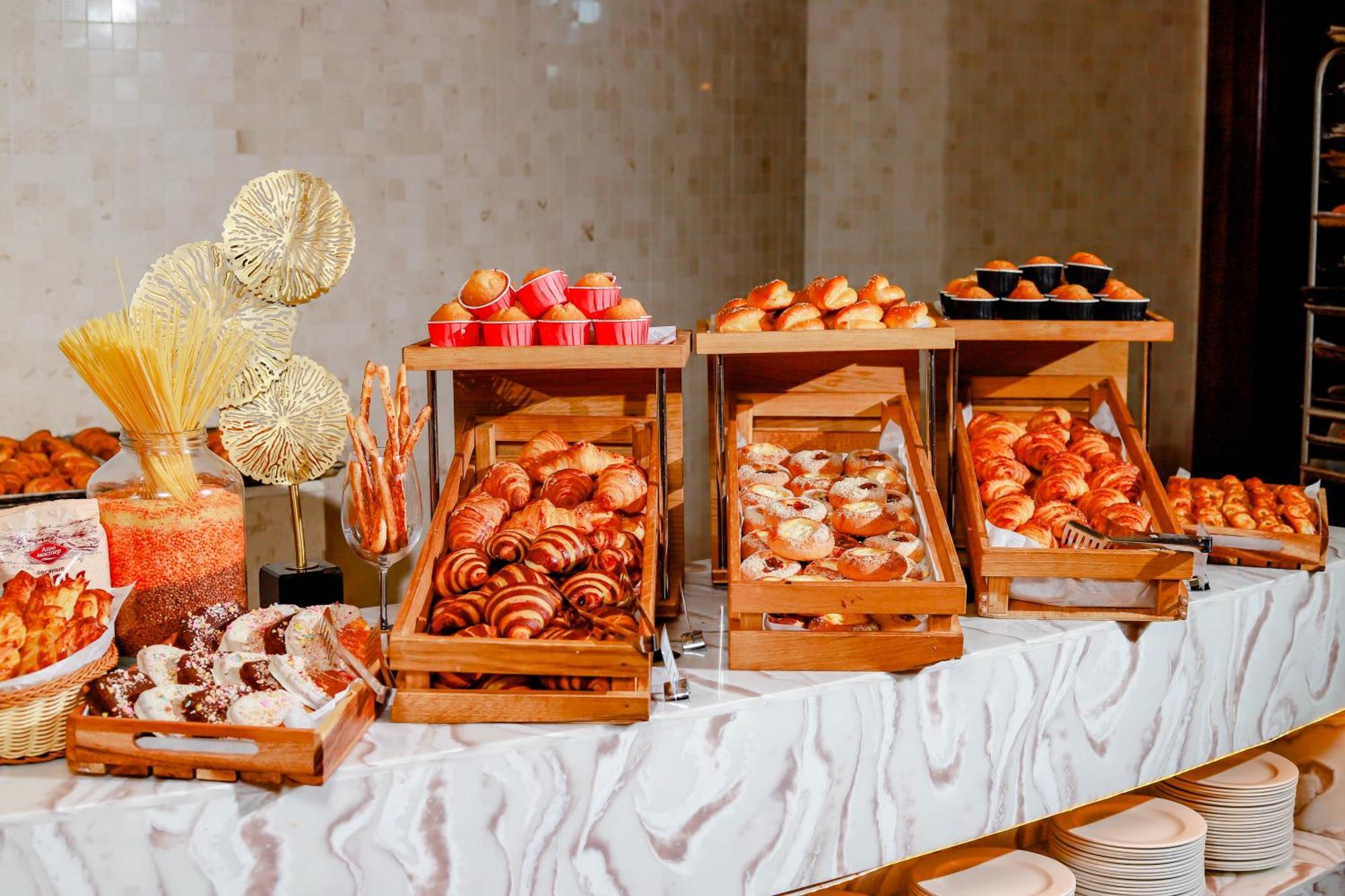 Готель Rixos Borovoe Щучінск Екстер'єр фото A pastry buffet